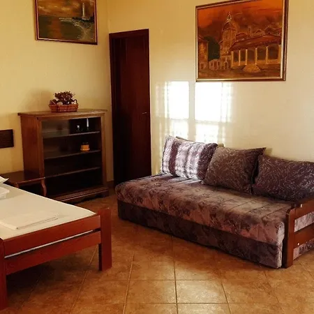 Ante Apartment *